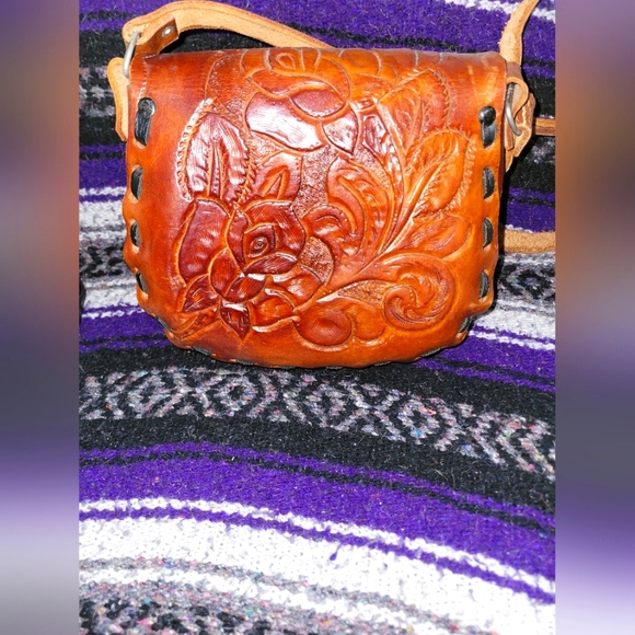 Mexican Rose Engraved Leather Purse - Picture 4 of 5